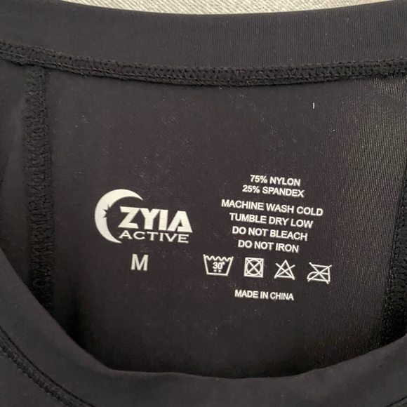 Zyia black panel Split back tee SOLD OUT ONLINE - Picture 5 of 5